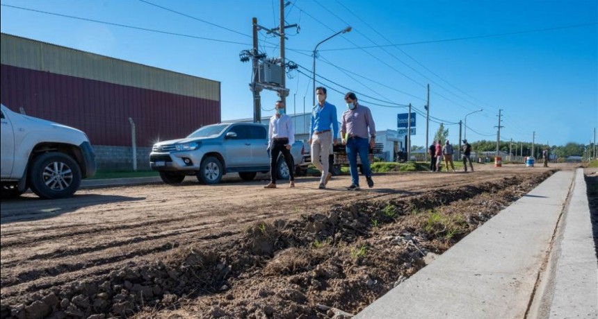 Junín: Avanzan las obras de cordón cuneta en el Parque Industrial