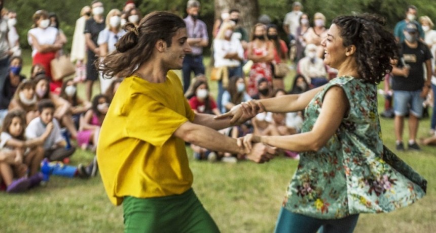 Vicente López: Sábado de comedia teatral en Quinta Trabucco
