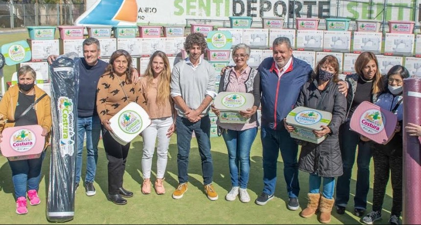 San Fernando: Juan Andreotti y Juan Zabaleta entregaron 60 kits de costura a emprendedores  