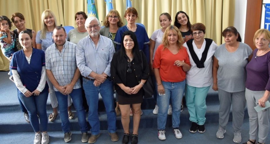 Tres Lomas: Se entregaron nuevas becas para estudiantes del distrito
