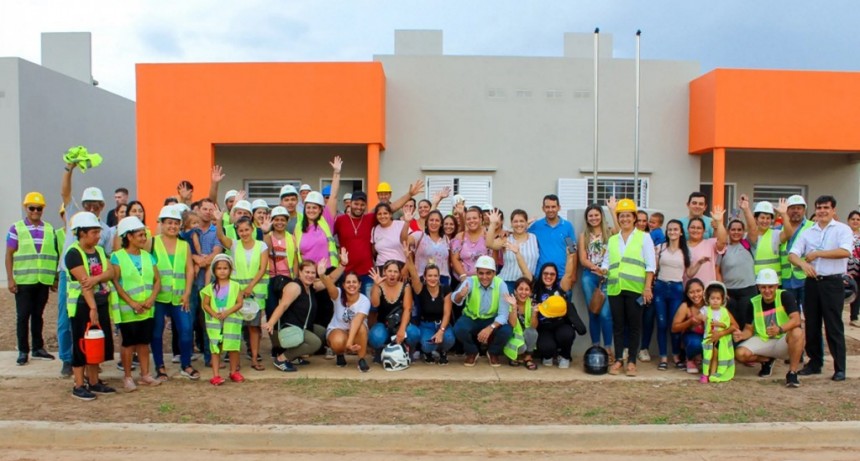 Corrientes: Familias de Santo Tomé visitaron las obras de sus futuras viviendas