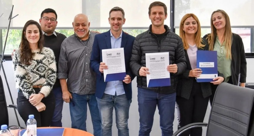 San Vicente: Mantegazza firmó un convenio con la Facultad de Sociales de la UNLZ