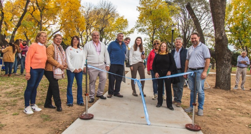 Lincoln: Serenal inauguró la obra de puesta en valor de la plaza
