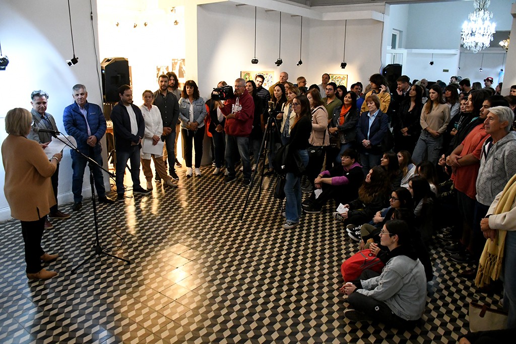 Chivilcoy: Quedó inaugurada la muestra “El artista en medio del río” del artista Carlos Páez Vilaró