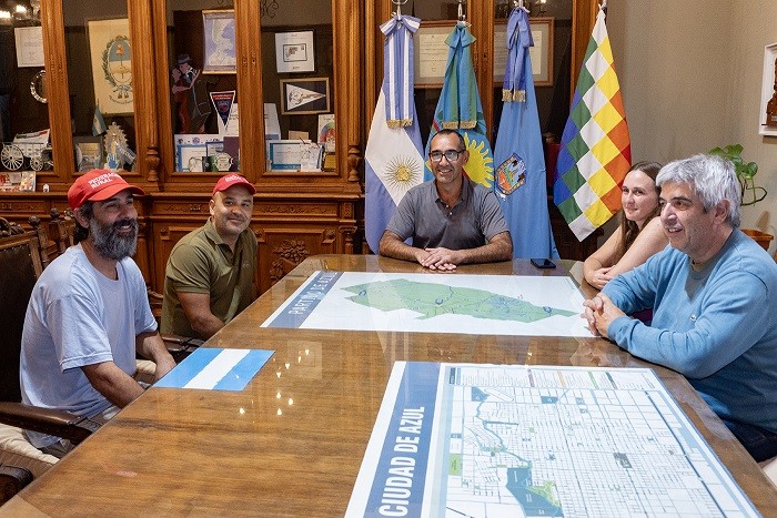 Azul: Sombra mantuvo una reuni&oacute;n con representantes de la Federaci&oacute;n Rural