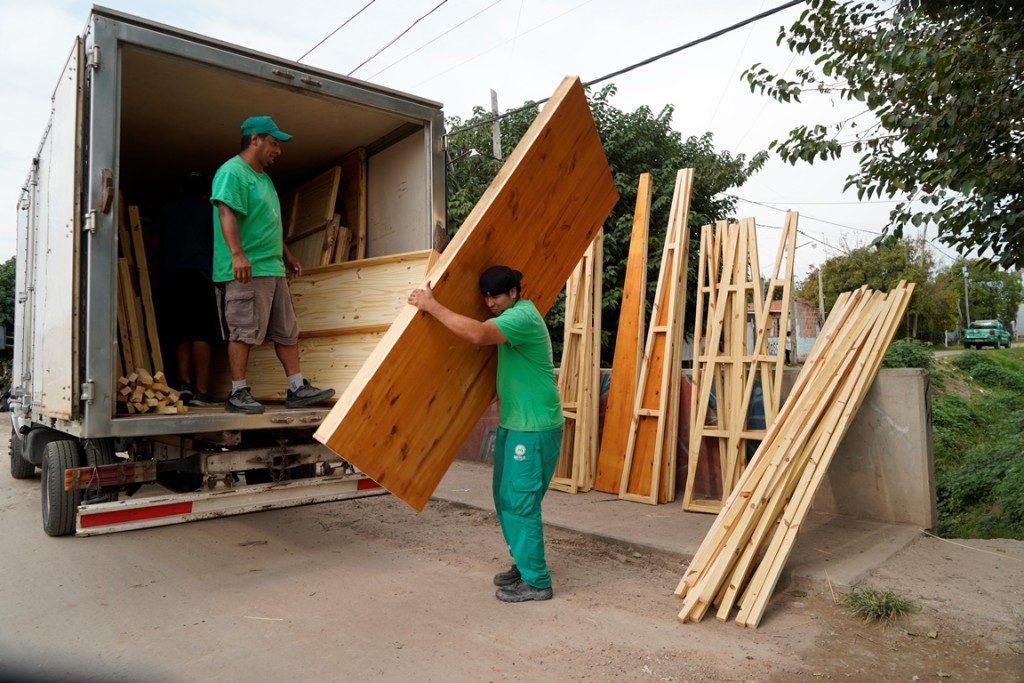 Merlo: La Municipalidad asiste a vecinos afectados por la explosi&oacute;n de un deposito clandestino 