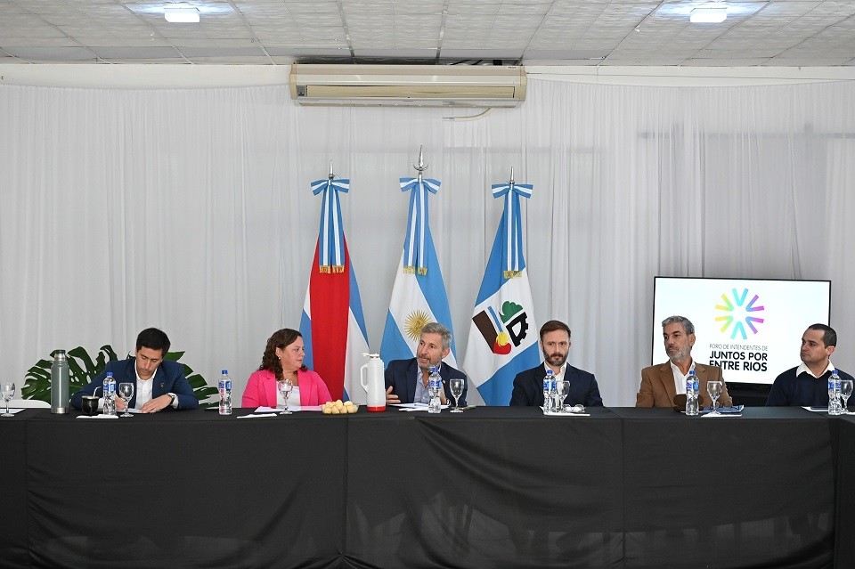 Entre R&iacute;os: Rogelio Frigeriose reuni&oacute; con intendentes de Juntos
