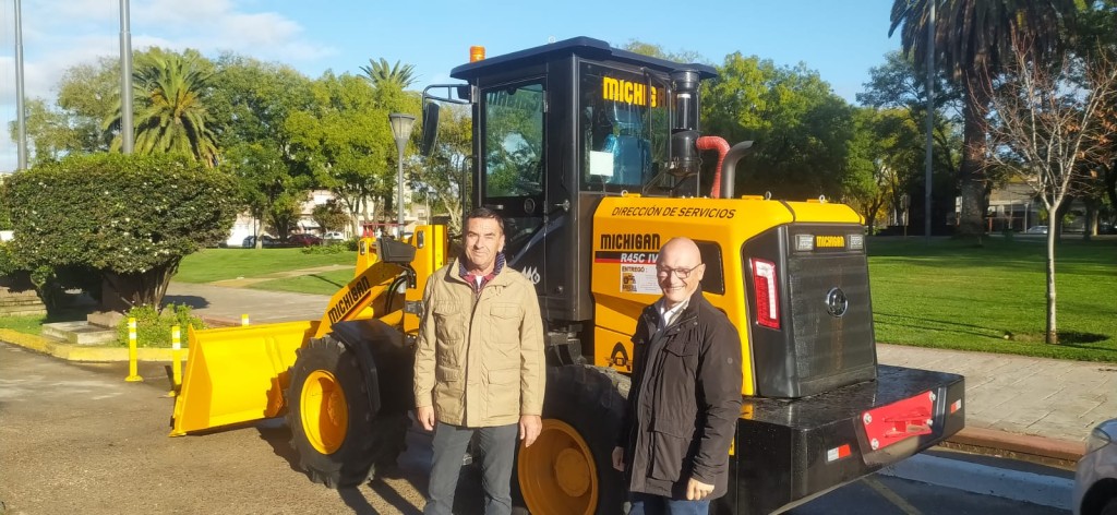 Cnel. Dorrego: El Municipio invirti&oacute; m&aacute;s de 40 millones de pesos en una nueva Pala Cargadora