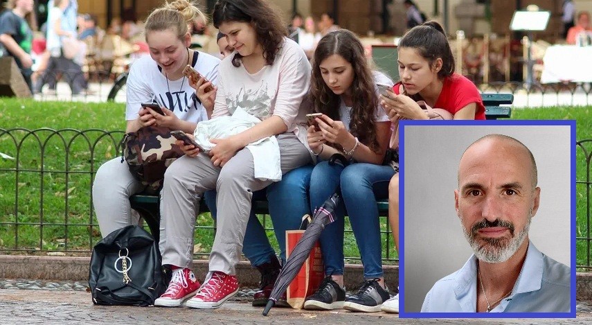 Hern&aacute;n Reyes: &ldquo;Los j&oacute;venes no conf&iacute;an en la pol&iacute;tica como instrumento de transformaci&oacute;n. Perciben que las alternativas las produce la tecnolog&iacute;a&rdquo;