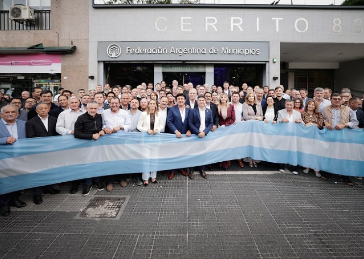 Kicillof se reuni&oacute; con m&aacute;s de un centenar de intendentes que presentaron un reclamo en el Ministerio de Econom&iacute;a de la Naci&oacute;n