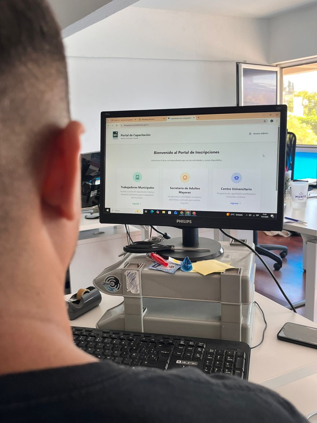 Monte Hermoso: El Municipio impulsa nuevas oportunidades de formaci&oacute;n digital con entrega de herramientas