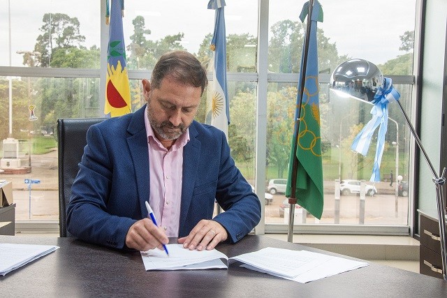 Lincoln: Serenal firm&oacute; un convenio con Naci&oacute;n para la compactaci&oacute;n de veh&iacute;culos  