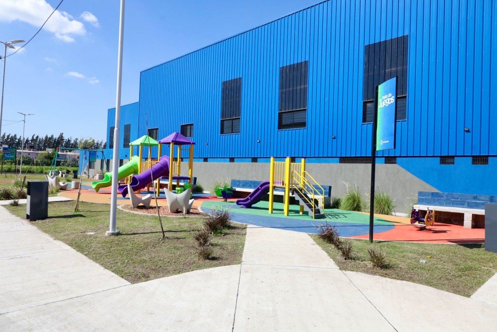 Avellaneda: Ferraresi inaugur&oacute; nuevas plazas y parques en el distrito