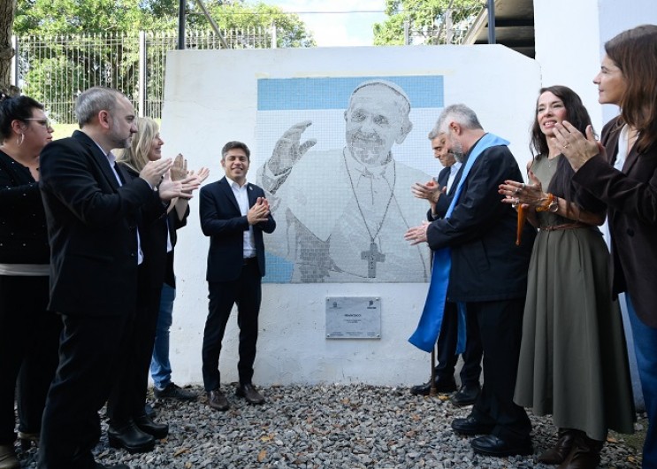 Kicillof particip&oacute; de actos en homenaje al Papa Francisco en Luj&aacute;n