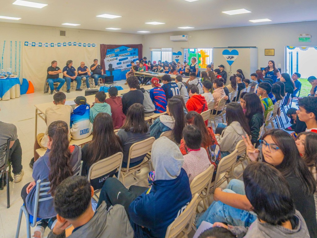 San Fernando: Ex Combatientes de Malvinas charlaron con j&oacute;venes del programa educativo municipal