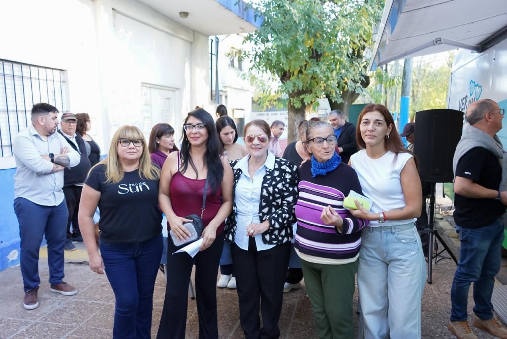 Pte. Per&oacute;n: Cantero entreg&oacute; anteojos gratuitos del programa &ldquo;Ver para Aprender&rdquo;