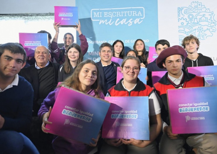 Kicillof entreg&oacute; computadoras de Conectar Igualdad Bonaerense en Coronel Su&aacute;rez