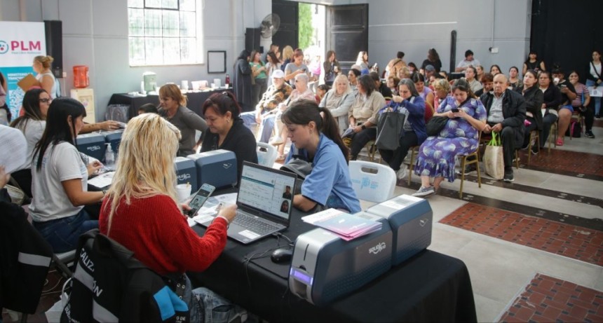 Quilmes: El Municipio realiz&oacute; un operativo de impresi&oacute;n y entrega de Pases Libres Multimodales