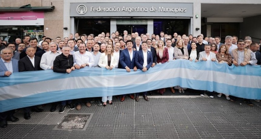 Kicillof se reuni&oacute; con m&aacute;s de un centenar de intendentes que presentaron un reclamo en el Ministerio de Econom&iacute;a de la Naci&oacute;n