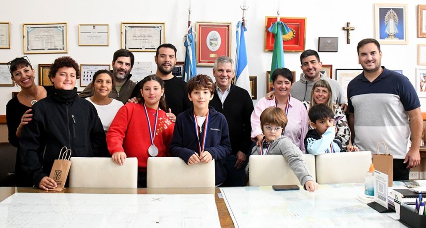 Chivilcoy: Britos reconoci&oacute; a la sensei Lorena Aicardo y a sus alumnos por su destacada actuaci&oacute;n en el Panamericano de Paraguay