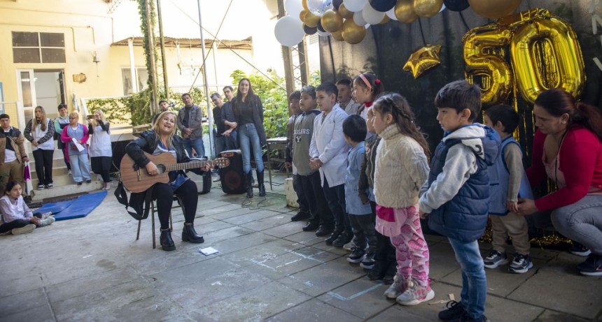 Campana: Elisa Abella particip&oacute; del 50&deg; aniversario del Jard&iacute;n de Infantes N&deg; 905