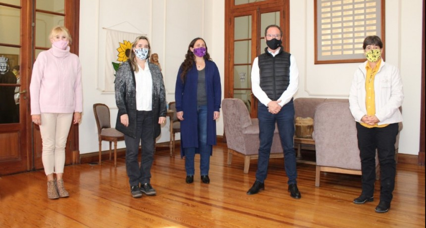 Carlos Casares: Funcionaria del Ministerio de las Mujeres visitó el distrito y se reunió con el Intendente