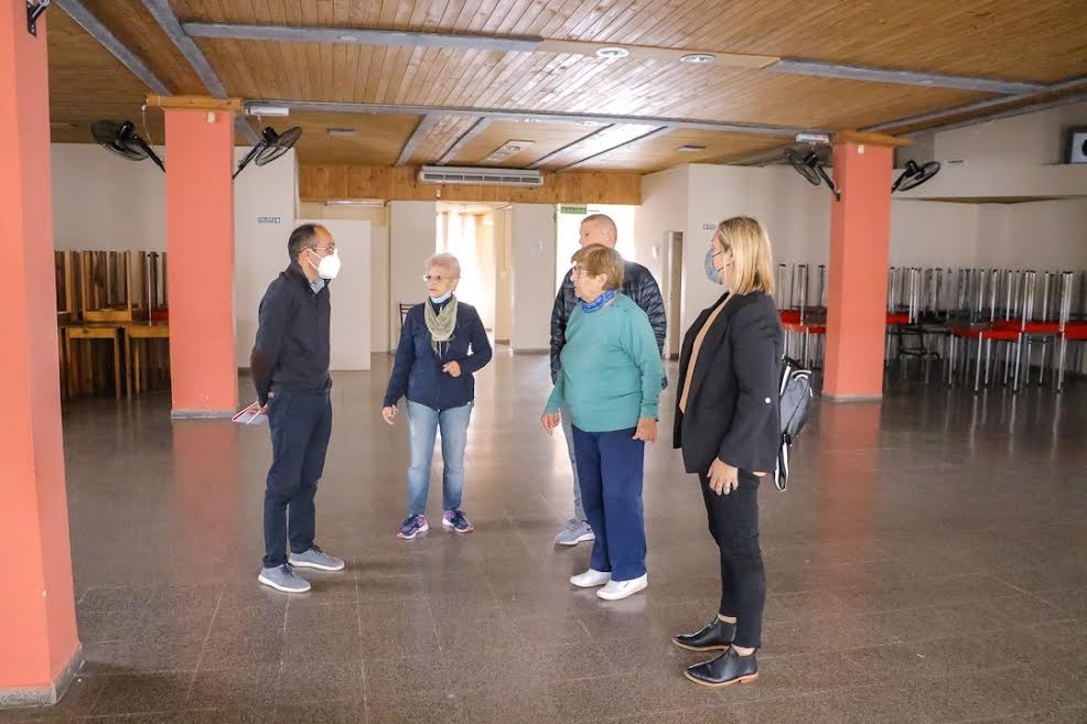 Bolívar: El Intendente Pisano visitó el Centro de Jubilados 