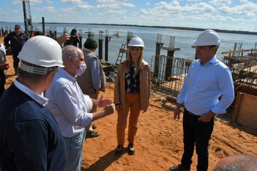 Corrientes: Valdés verificó con el representante del BID los trabajos del puerto de Ituzaingó y confirmó un avance del 60%