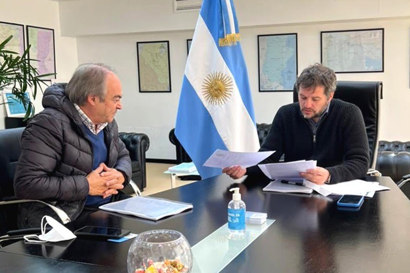 Tapalqué: El Intendente Gustavo Cocconi se reunió con el interventor de Energas Federico Bernal  