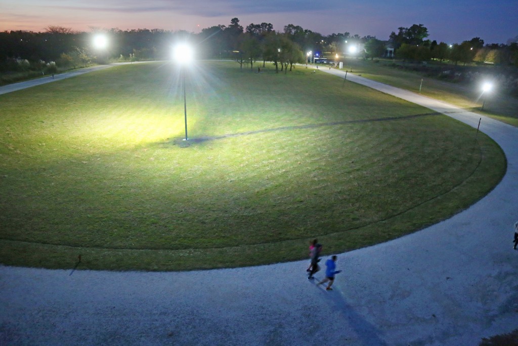 La Plata: Renovaron la iluminación LED en la pista de atletismo del Parque Ecológico