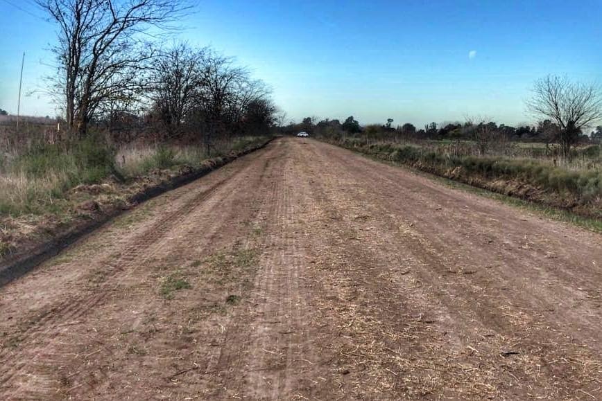 Luján: Continúan los trabajos de mejoramiento de caminos rurales