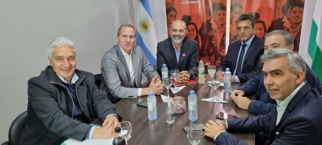 Patagones: Zara presentó los proyectos para la construcción de las terminales de ómnibus de Stroeder y Villalonga al ministro de Transporte de la Nación