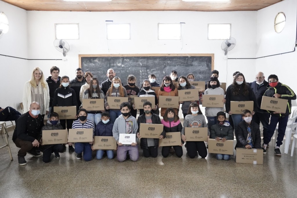 Baradero: Estudiantes del distrito recibieron netbooks para su desarrollo tecnológico
