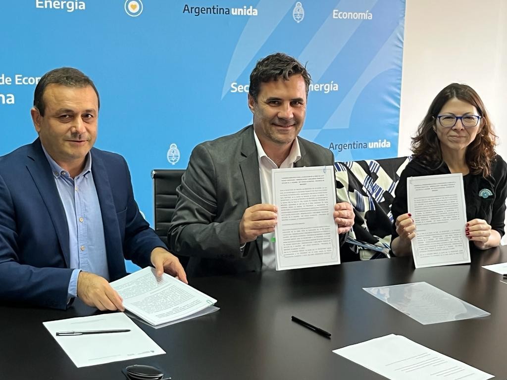 Misiones: El Gobernador firmó en Buenos Aires un convenio para la remodelación de la estación transformadora de Iguazú 