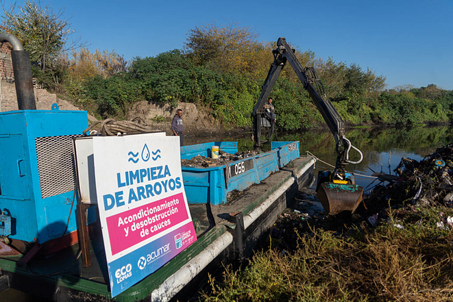 ACUMAR limpió 1.600 metros de arroyos en Lomas de Zamora