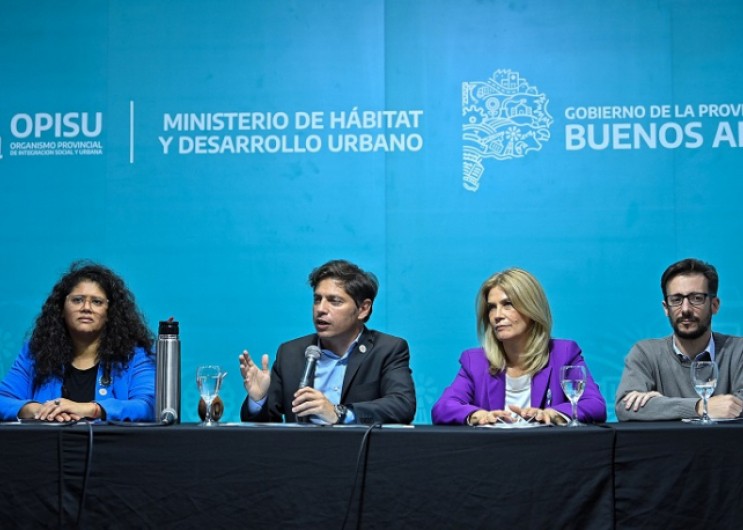 Axel Kicillof encabezó la firma de contratos para la ejecución de obras de integración urbana en seis municipios