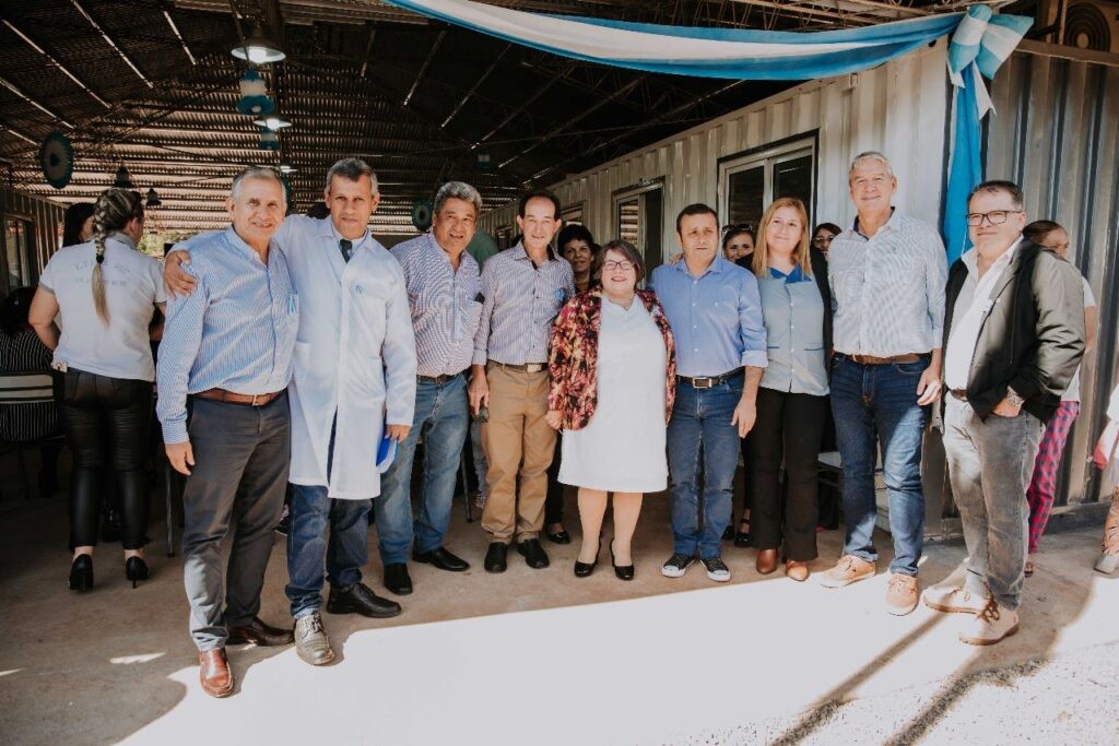 Misiones: Herrera Ahuad inauguró el nuevo edificio de la Escuela Especial N°52 y entregó maquinaria vial en San Antonio 