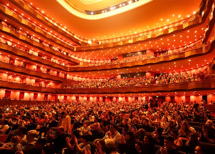 A sala llena se celebró el 25 de Mayo con el concierto “La Patria canta” en el Teatro Argentino