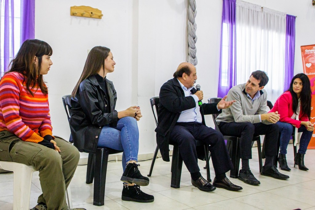 Berazategui: Mussi y Wado de Pedro en un encuentro con las juventudes del distrito 