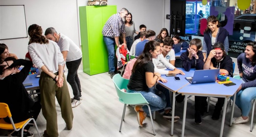 Junín: Estudiantes de Morse utilizan la Escuela Municipal de Robótica para reforzar sus aprendizajes