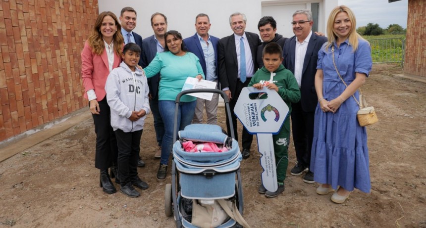 Alberto Fernández entregó viviendas e inauguró las obras de un nuevo gasoducto en la provincia de Catamarca