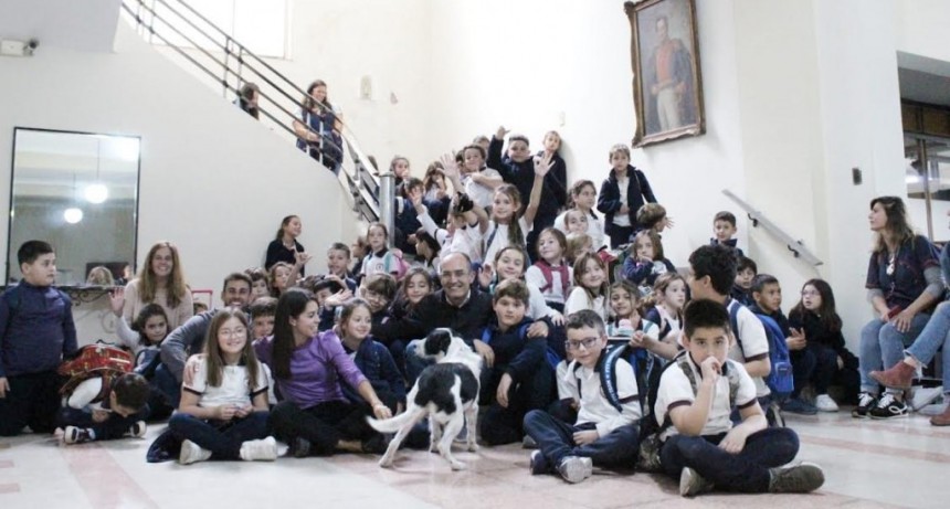 Bolívar: El Colegio Cervantes y el Nacional visitaron el Palacio Municipal