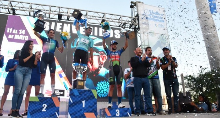 Insfrán acompañó la premiación de la “Vuelta a Formosa” donde Laureano Rosas se coronó campeón