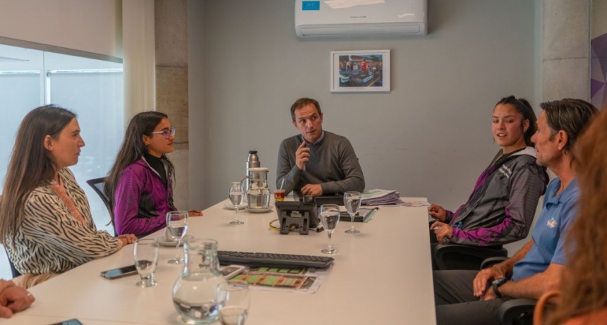 Campana: Abella recibió a atletas locales que representaron al país en un certamen internacional
