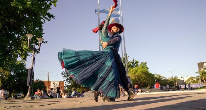 Ituzaingó: El Municipio celebra la patria en la plaza 20 de Febrero 