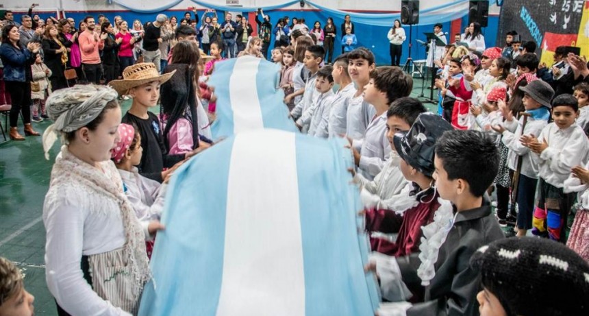 Junín: Se realizó el acto escolar para conmemorar un nuevo aniversario del 25 de Mayo