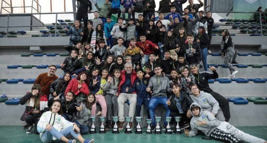 Avellaneda: Se entregaron los premios de los Intercolegiales del distrito 