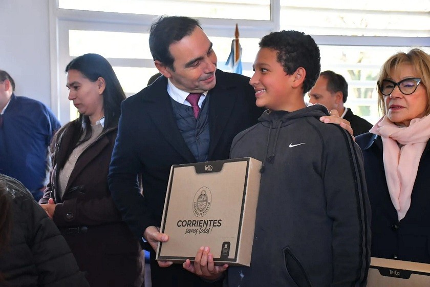 Corrientes: Valdés inauguró la ampliación del Colegio Secundario de Garaví