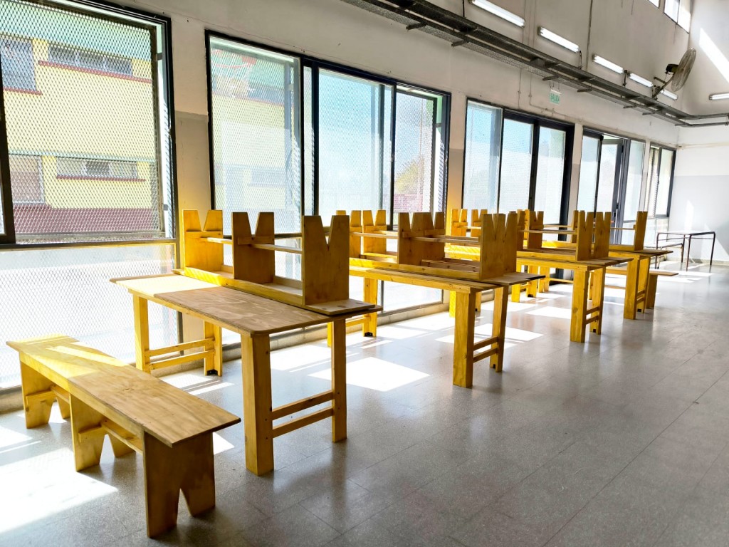 Pte. Perón: El Municipio entregó nuevos mobiliarios a comedores escolares 
