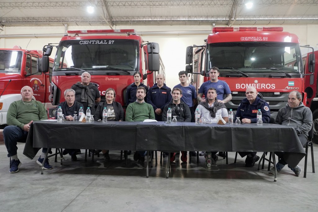Mercedes: Ustarroz entregó subsidio para construir el destacamento de Bomberos de Gowland 